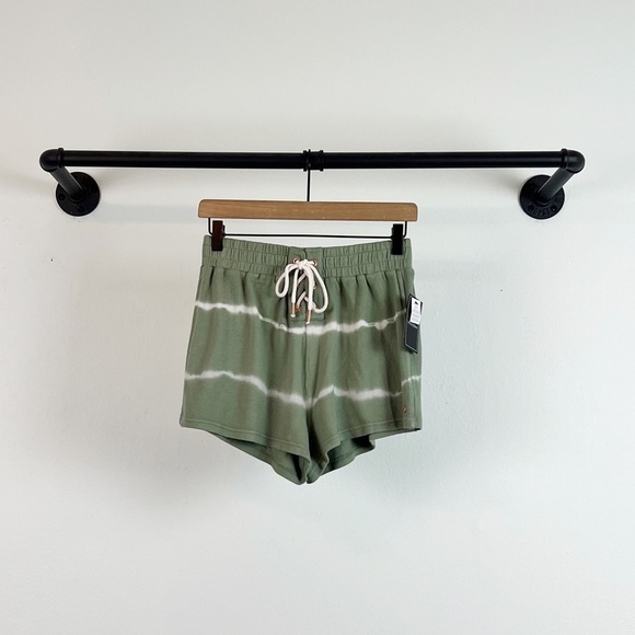 NWT Volcom Lived In Lounge Tie Dye Shorts in Light Army Green - Picture 5 of 9